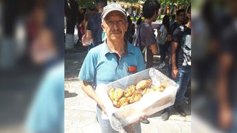Renato, mejor conocido como 'el señor de las empanadas de la UANL' en Monterrey | Especial