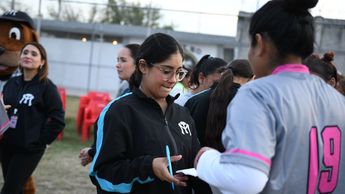 Sultanes Femenil juega partido con mujeres de penal en Escobedo, NL