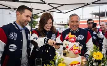 Sabritas celebra su aniversario con Oxxo / Cortesía.