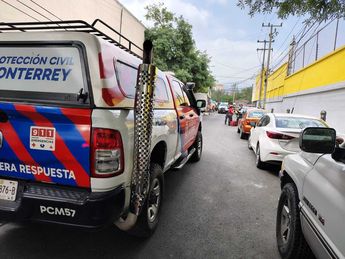 Personal de Protección Civil de Nuevo León atendió al hombre que resultó herido en el ataque. | Agustín Martínez