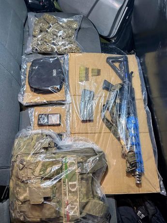 Pedro 'N' fue detenido con varios envoltorios de droga y armamento. | Cortesía