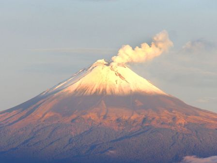 Así se observa un atardecer defrente en el volcán Popocatépetl / Agencia Es Imagen