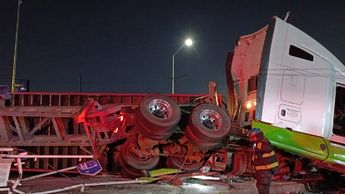 Tráiler accidentado en Tlaquepaque / Vicente Torres