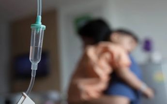 El cerco sanitario desempeña un papel crucial en el control de enfermedades contagiosas al prevenir su propagación a gran escala.