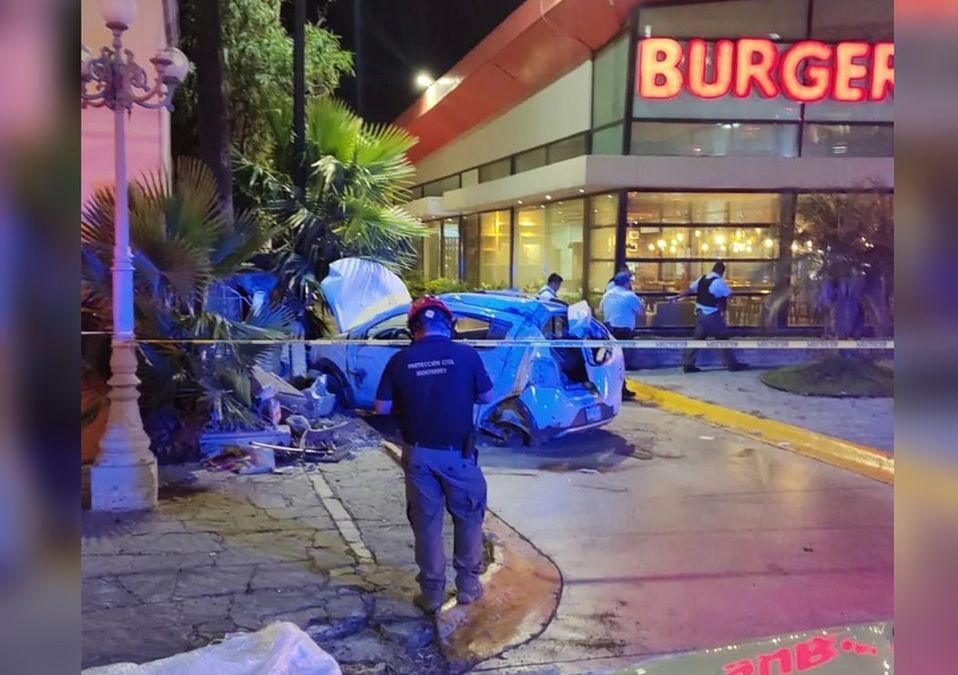 Choque en avenida Garza Sada deja una mujer muerta. | Cortesía