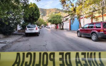 Las detonaciones de arma de fuego dejaron daños a algunos vehículos. | Agustín Martínez