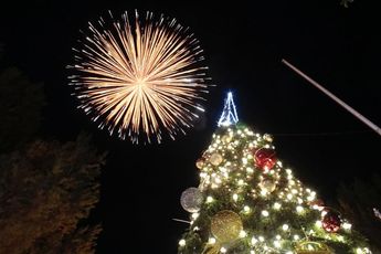 Encendido del pino navideño en Arteaga, Coahuila./ Salvador Martínez