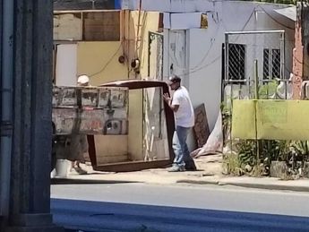 Los muebles fueron trasladados por las autoridades. | Agustín Martínez