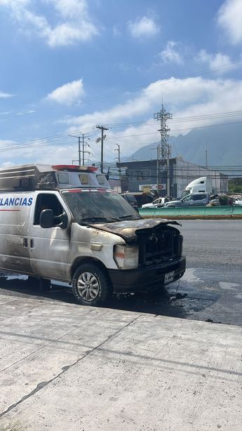 Elementos de Protección Civil Estatal y municipal acudieron al lugar a controlar el incendio. | Susana Paredes