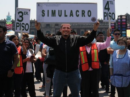 Como México es un territorio sísmico, los ciudadanos realizan simulacros | Cuartoscuro