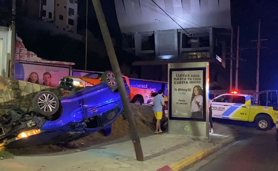Al lugar llegaron elementos de la Policía Municipal, Protección Civil de Monterrey y Cruz Roja. | Miranda Arias