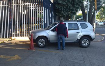 El acceso a la UTEG en automóvil también implementó nuevas medidas de seguridad / Diana Barajas