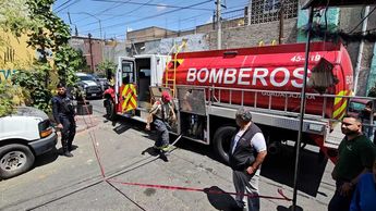 Fuego junto a la Arena Coliseo moviliza a la policía