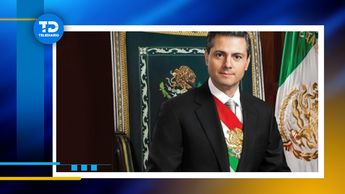Enrique Peña Nieto con el acomodo anterior de los colores en la Banda Presidencial