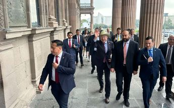 El embajador de Estados Unidos, Ken Salazar ingresó a Palacio de Gobierno para la reunión con Samuel García. | Sandra González