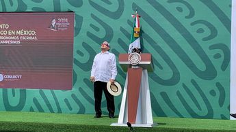 AMLO listo para ver el eclipse