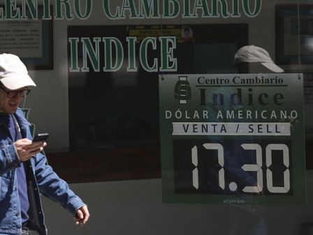 El precio del dólar impacta directamente el valor de las remesas en México. | Graciela López | Cuartoscuro