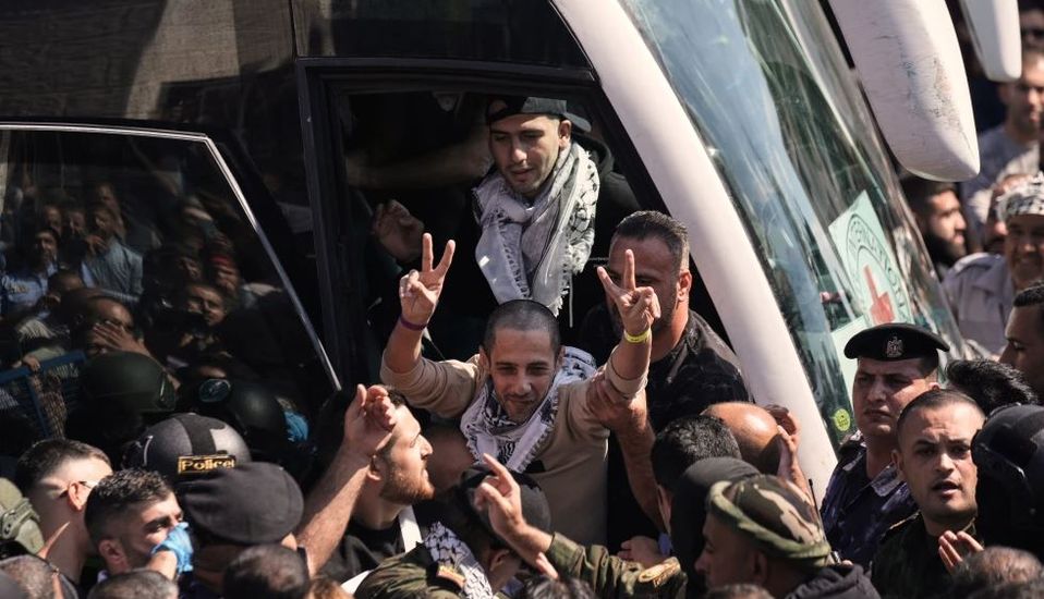 Palestinos festejan liberación de cautivos de Israel. | Foto: Agencia AP