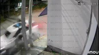 Madre e hija son arrolladas por camioneta cuando iban en su bicicleta sobre calles de Edomex; responsable huyó