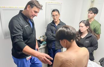 El doctor Ludwik Branski, es cirujano plástico y participa en la evaluación de los menores. | Hospital Civil de Guadalajara