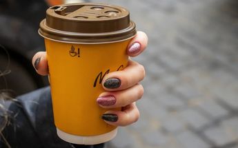 La mujer sufrió quemaduras en el 16% de su cuerpo por el café de McDonald's / Shutterstock
