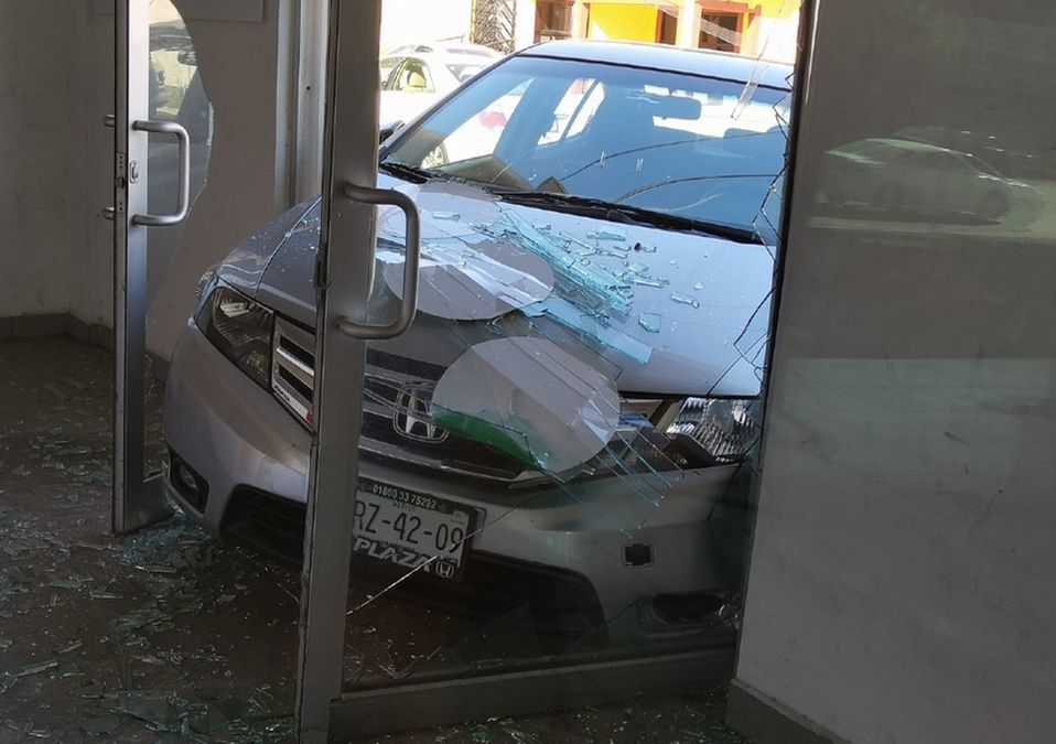 Accidente en la colonia Roma en Monterrey. / Alexandra Amao