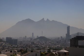 El panorama en San Nicolás fue visible con una capa grisácea que reflejaba el alto nivel de contaminación / Leonel Rocha