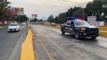 En la foto podemos ver todo el caminó que derrapó la moto tras caer el motociclista / Juan Carlos Munguía
