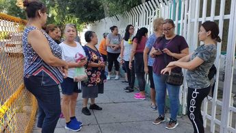 Madres de familia se dijeron molestas por la situación. | Agustín Martínez