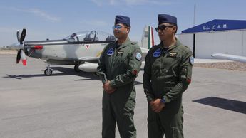 Seis pilotos encabezan la histórica exhibición en Torreón. La muestra incluye de forma física un helicóptero y una aeronave no tripulada de la SEDENA.