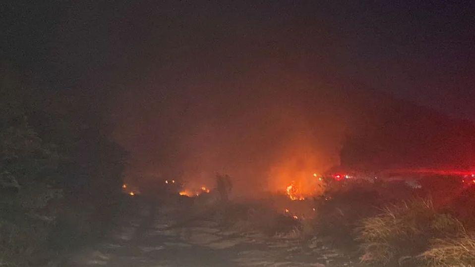 Incendio en Cerro de la Loma Larga provoca movilización en Monterrey