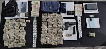 Armas y drogas decomisadas a las personas detenidas en Apodaca, Nuevo León. | Cortesía