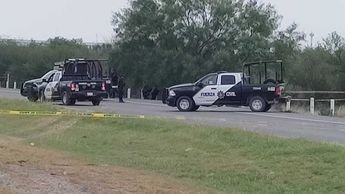 Los cuerpos de dos hombres fueron encontrados junto a la Autopista Monterrey-Nuevo Laredo. | Agustín Martínez