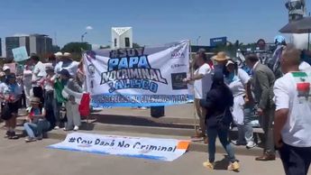 Pablo Lemus criticó esta acción sobe la marcha, llamándolos Macho Alfa