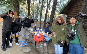 Jóvenes visitan Chipinque y arman picnic pese a frío. | Pamela Villanueva