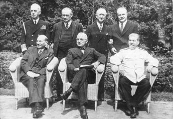 Clement Attlee, Harry S. Truman y Iósif Stalin al frente de derecha a izquierda. | Archivo