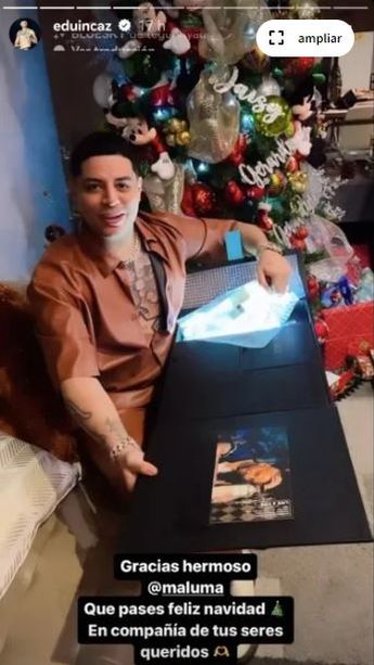 Maluma manda regalo de Navidad a Eduin Caz