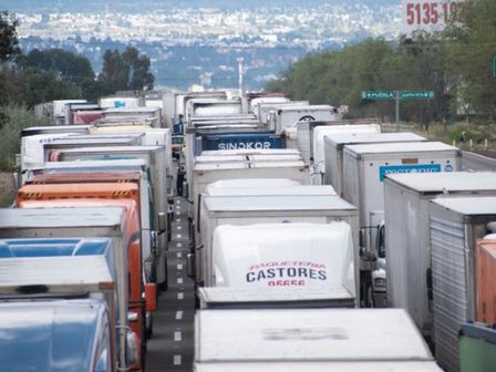 En horas pico la carga vehicular aumenta en las casetas de San Martín y San Marcos / Es Imagen