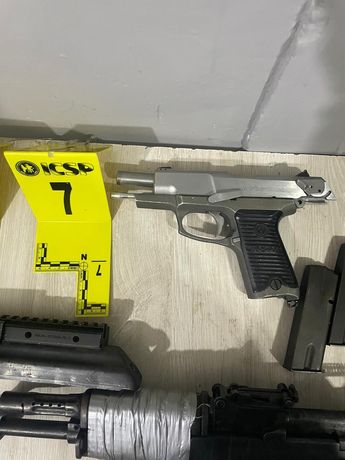 Armas encontradas en el domicilio de la colonia Unidad Modelo. | Cortesía
