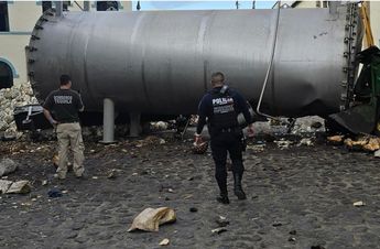 Elementos de seguridad del municipio de Tequila en el lugar de la explosión | Telediario