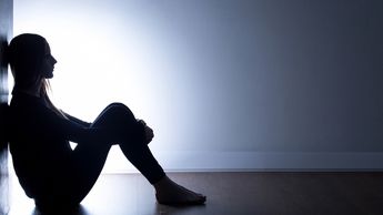 La OMS define la depresión como un trastorno de salud mental caracterizado por una tristeza persistente. | Archivo