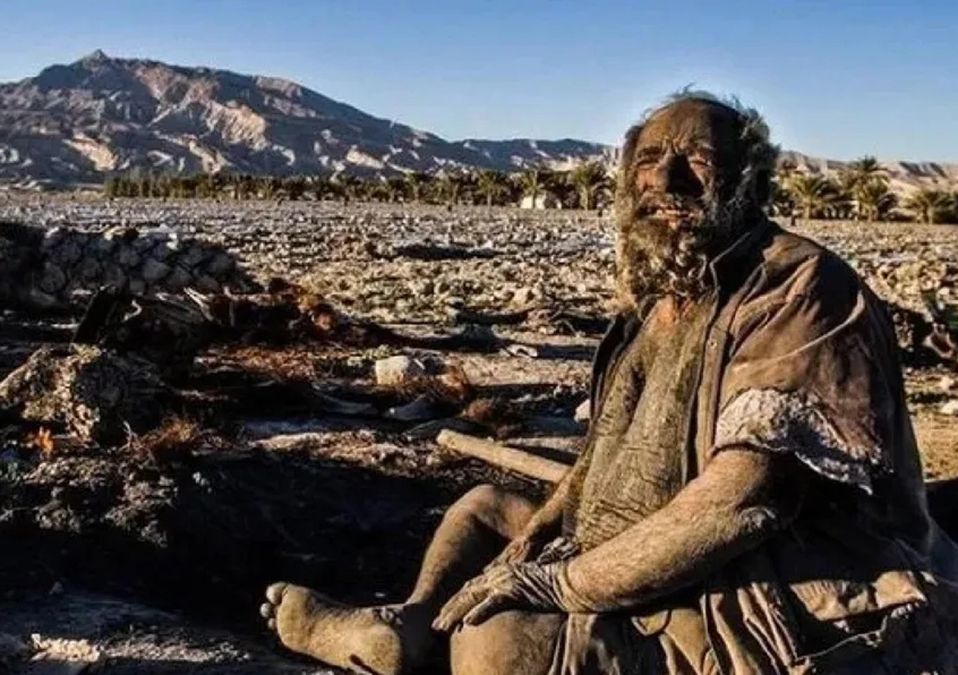 El hombre más sucio del mundo murió a los 94 años; no se bañó en más de medio siglo