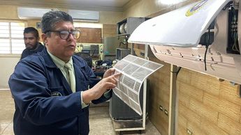 Profesor en técnica de refrigeración y aire acondicionado Jaime Espinoza / Ángel Mercado