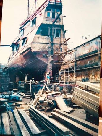 Construcción del galeón Marigalante en los 80. | Foto: Ráámoon vía Instagram.