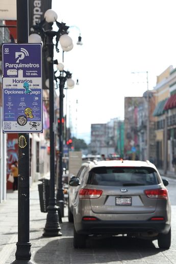 Más de 9 mil cajones de estacionamiento están contemplados en Puebla capital durante 2025 / Agencia EsImagen