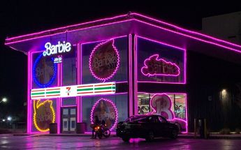 Tienda 7-Eleven con temática de Barbie | Eduardo Morales