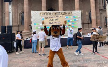 Marchan para exigir aire limpio en NL | Kevin Recio