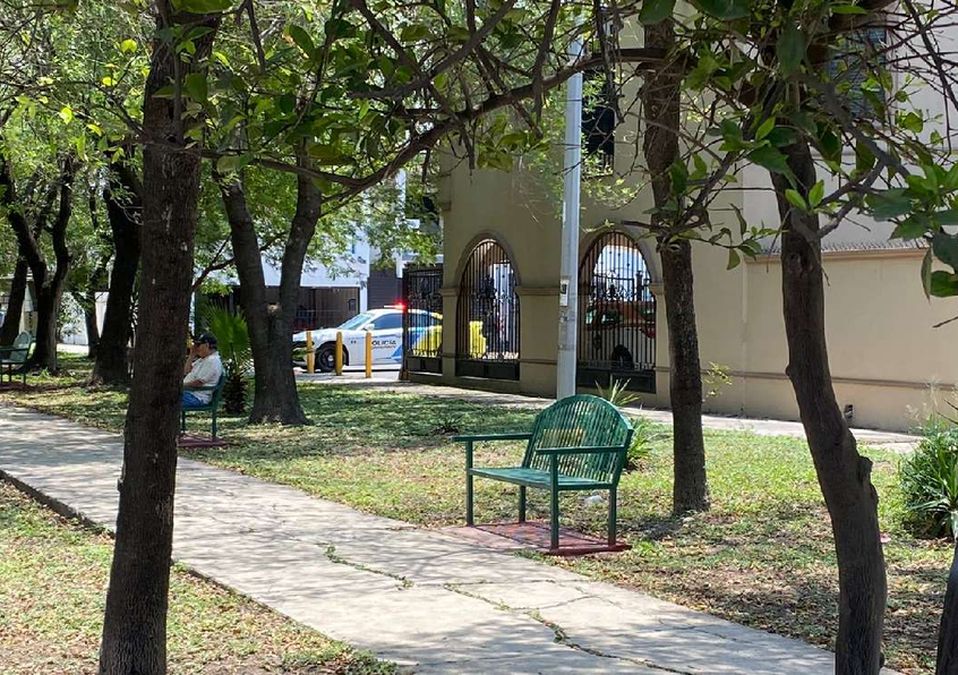 Adulto mayor se resiste a entregar su celular en asalto y le disparan en la pierna en NL | Pamela Villanueva