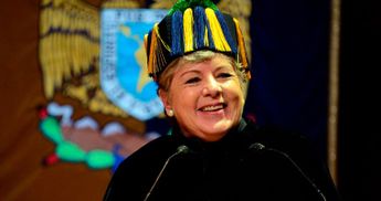 Alicia Bárcena en la ceremonia de investidura de doctorados honoris causa