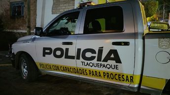 Elementos de la Policía Municipal de Tlaquepaque acudieron al sitio tras el reporte a los números de emergencia